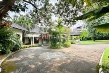 Rumah Tropical Resort With S Pool In Cipete Jakarta Selatan