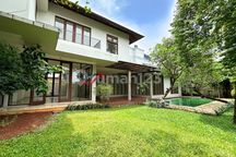 Rumah Bagus Murah Kolam Renang Asri dan Hijau di Area Kemang Jakarta Selatan