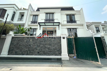 Rumah Baru Mewah Clasic Modern Private Lift di Kebayoran Baru Jakarta Selatan