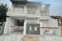 Disewakan Rumah 2 Lantai Dekat Bunderan Hajimena