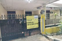 Rumah Lama Bisa Semi Kantor Dekat Fasum Aman