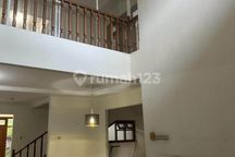 Rumah Besar Asri di Jakarta Selatan