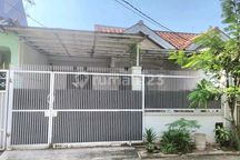 Di Sewakan Cepat Rumah 1 Lantai,Bagus, Siap Huni,Semi Furnished,Rapi dan Bebas Banjir di Harapan Indah,Bekasi.