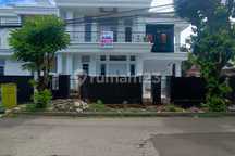 Rumah Brand New Cinere Hoek Carport 6 Mobil Bagus