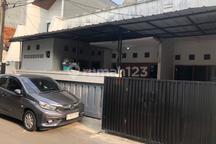 Rumah Standar Siap Huni 2 Lantai Lokasi Strategis Dekat Rawamangun Jalan Ikan