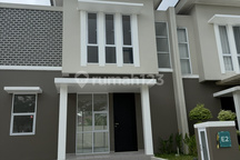 Dijual Cepat - Rumah 2 Lantai Baru Banget (Siap Huni)(Owner Pindah ke Batam - Prioritas Buyer Serius)