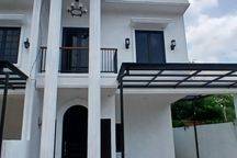 Rumah 2 Lantai Bagus Modern Klasik Dlm Cluster Besar Unfurnished Shm Di Pondok Bambu, Jakarta Timur Pinggir Jalan Raya 2 Mobil Klender Duren Sawit Jaktim