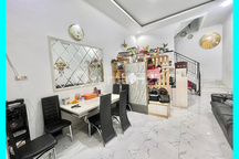 Chandra Rumah Semibaru Ukuran 4X14m Hadap Selatan di Jelambar