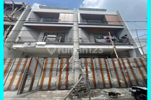 Chandra Rumah Baru Ukuran 5X15m Hadap Timur di Jelambar