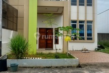 Rumah Sewa 2 Lantai Posisi Hook Kota Pontianak