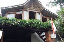 Rumah Vintage 2 Lantai Disewakan, Area Uluwatu