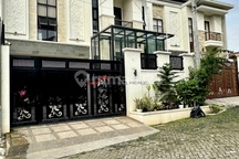 Rumah Tropical Modern Dekat MRT Fatmawati Jakarta Selatan
