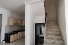 Sewa Rumah Golf Island PIK luas 6x15 2lantai ada kitchen set