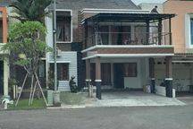 Disewakan Rumah Full Furnish 5 Kamar Tidur Di Serpong Tangsel