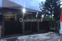 Disewakan Rumah (Hook) 1,5 Lantai Siap Huni di Cimahi Utara