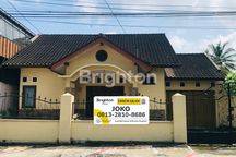 Rumah nyaman pinggir jalan Muntilan.
