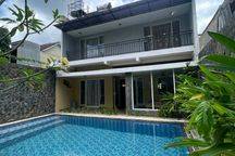 Dijual Rumah Non Cluster Gajahan Colomadu Solo Ada Swimming Pool