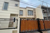Rumah Gading Serpong, 7x15, 2 Lantai, Depan Taman