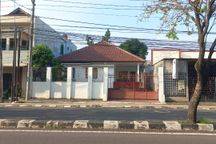 Rumah Dijual, Tepi Jalan Raya Besar, Tengah Kota Yogyakarta