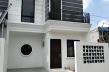 Rumah Keren Dua Lantai Dekat Stasiun Depok Lama