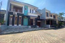 Rumah 6 Kamar Tidur Dalam Perum Cokro Regency