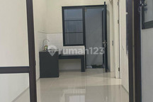 Rumah Siap Huni di Citra Land Kedamean Baratnya Surabaya Dekat Tol