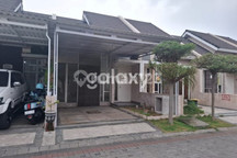 rumah cantik siap huni di puri safira menganti surabaya barat