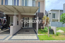 rumah 2 lantai siap huni di puri safira menganti baratnya surabaya