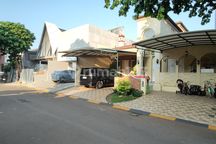 Rumah Luas di Bintaro Arsitektur Spanyol