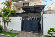 Rumah 2 Lantai Lokasi Depan Pasar Puri Indah Jl Kembang Abadi