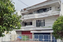 RUMAH TOKO SHM 3 LANTAI DI NOL JALAN RAYA , MOJOKERTO KOTA.