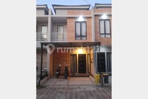 DISEWAKAN Rumah 2 lantai Di Cipedak Jakarta Selatan!!