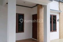 Rumah Sewa 1 Lantai Sangat Luas dengan 5 Kamar Tidur , Cocok untuk Keluarga Besar atau Mess Karyawan