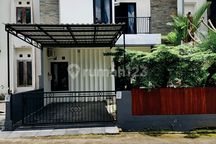 Rumah 2 Lantai Modern di Tabanan - Lingkungan Rapi & Aman