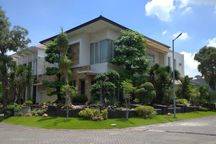 Dijual Via Lelang atau bisa AJB Rumah Siap Huni Raffles Garden Citraland Dengan Private Pool