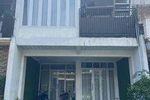 Dijual Via Lelang Rumah di GKB Manyar Gresik