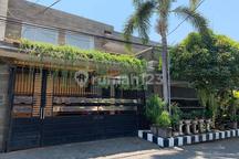 Nyaman, Megah, Murah - Dijual Rumah 2 lantai di Manyar.