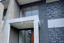 Dijual Rumah Baru 2lantai Bagus Mewah Dlm Komplek Besar Cinere Depok Akses Jalan 2 Mbl Lowong