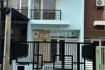 Di Sewakan Rumah Rapi di Park Residence Taman Surya