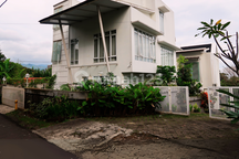 Rumah Bagus 2 Lantai di Kawasan Dago Teahouse SHM