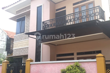 Dijual Rumah Hook 2Lt Luas 169M Lokasi Strategis, Tebet Jakarta Selatan