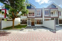 RUMAH 2 LANTAI, SIAP HUNI, 7 MENIT KE BANDARA ADI SUTJIPTO DI KALASAN