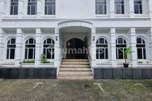 Dijual, Kebayoran Baru, Strategis di Area Komersil, Rumah Ex Klinik Kecantikan