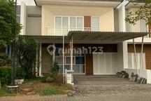 Rumah 2 lantai modern minimalis di Royal Residence Surabaya
