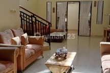 Disewakan Rumah 2 Lantai Lokasi Strategis