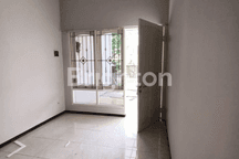 RUMAH 1.5 LANTAI DI PONDOK TJANDRA INDAH.