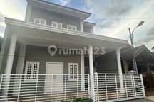 Rumah Cantik Dengan Gaya Arsitektur Modern American di Kompleks Taman Ubud, Medan Denai