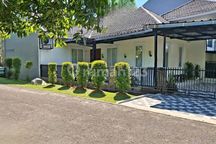 Rumah Modern Klasik. Lokasi Hook Sangat Strategis. Sentul City Bogor