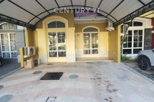 Rumah 3 Lantai Furnished di Graha Padma, Ada Roof Top !!