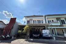 Rumah 2 Lantai Strategis Full Furnished di Perumahan Seturan